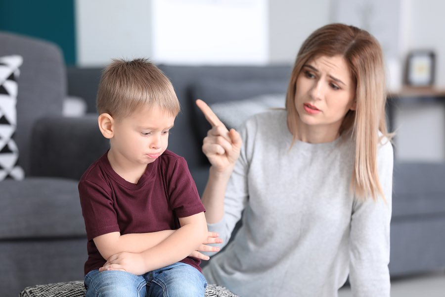 "Se fossi un pedofilo prenderei tua/o figlia/o quando voglio grazie a te"