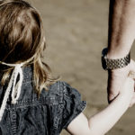 "Se fossi un pedofilo prenderei tua/o figlia/o quando voglio grazie a te"