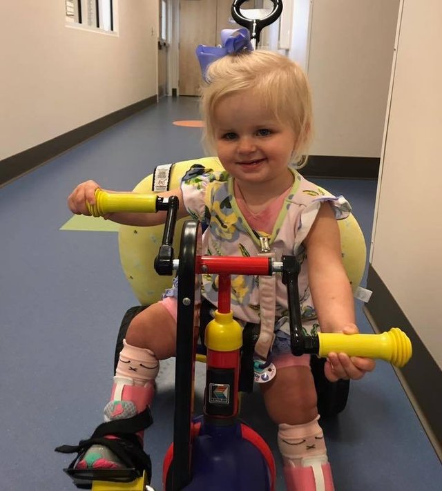 “Ho conosciuto mia figlia 3 giorni dopo il parto”: la malattia rara di Martina