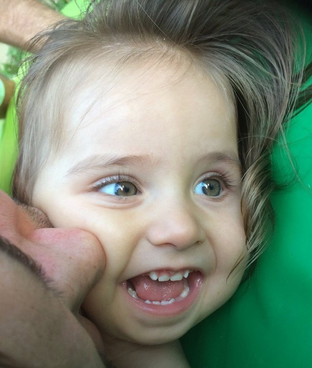 “Ho conosciuto mia figlia 3 giorni dopo il parto”: la malattia rara di Martina