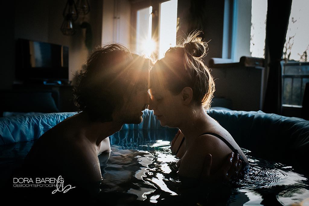 Il miracolo crudo e poetico della nascita in 9 foto vincitrici del 2019