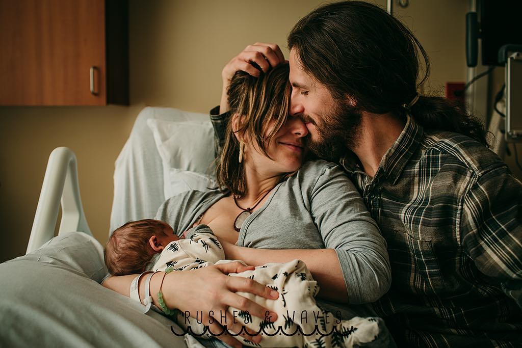 Il miracolo crudo e poetico della nascita in 9 foto vincitrici del 2019