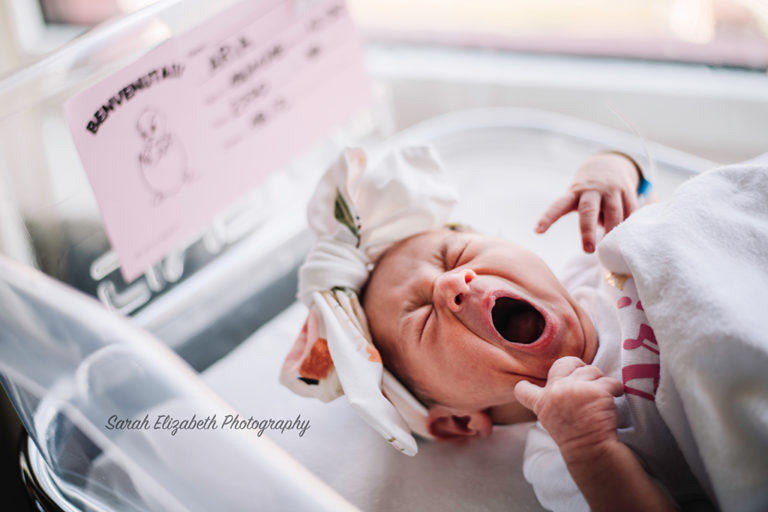 Il miracolo crudo e poetico della nascita in 9 foto vincitrici del 2019