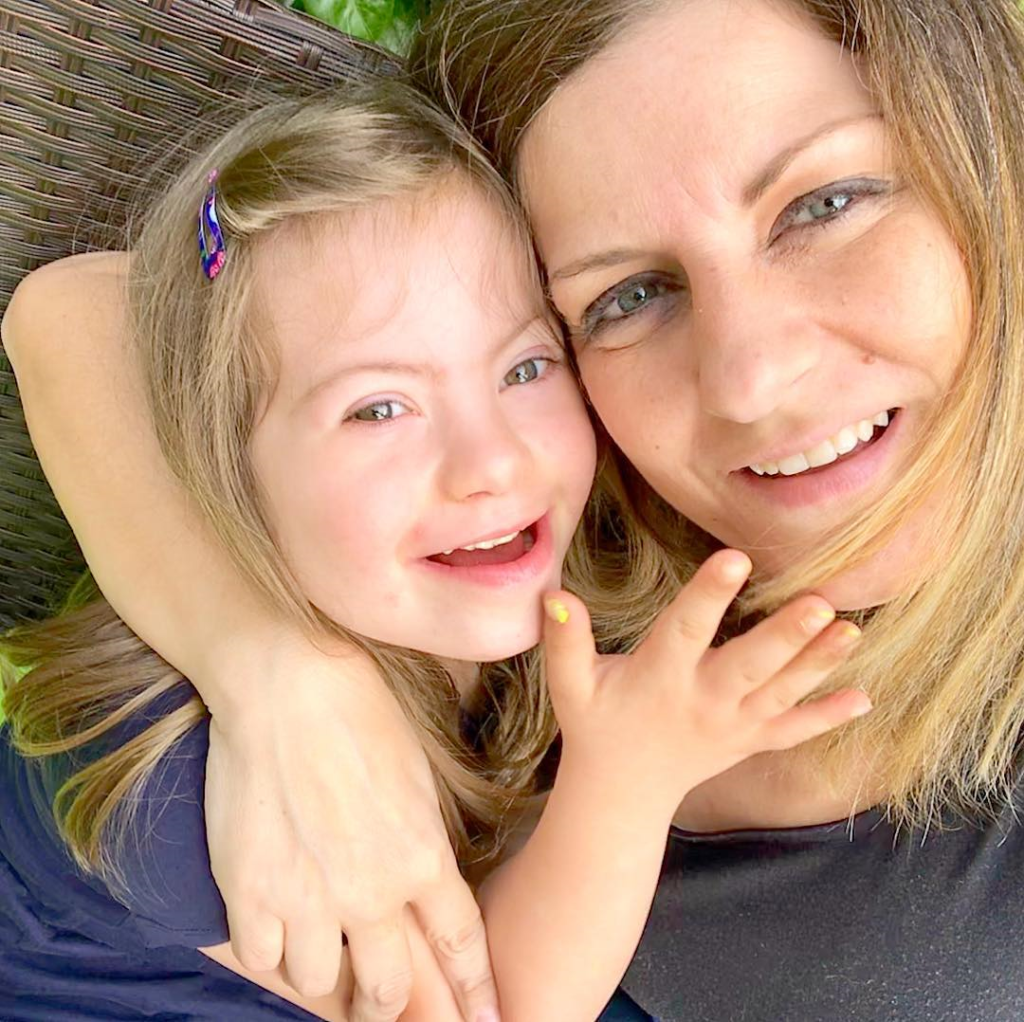 "Il cromosoma in più di mia figlia la rallenta, ma non le impedisce di essere felice"