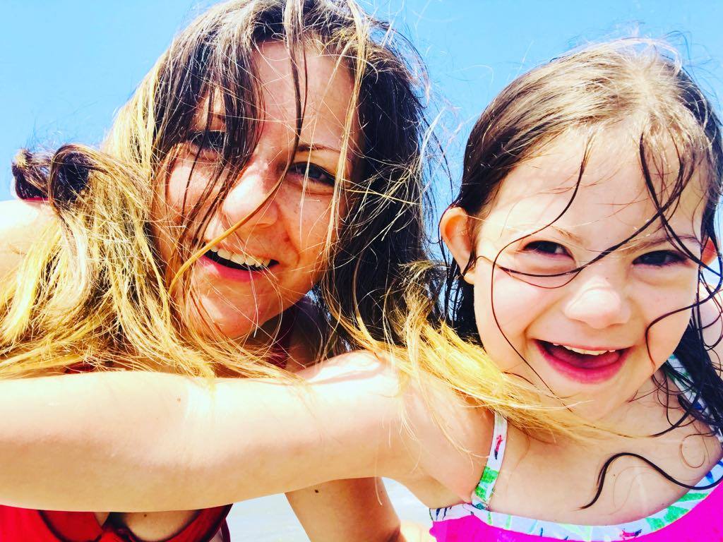 "Il cromosoma in più di mia figlia la rallenta, ma non le impedisce di essere felice"