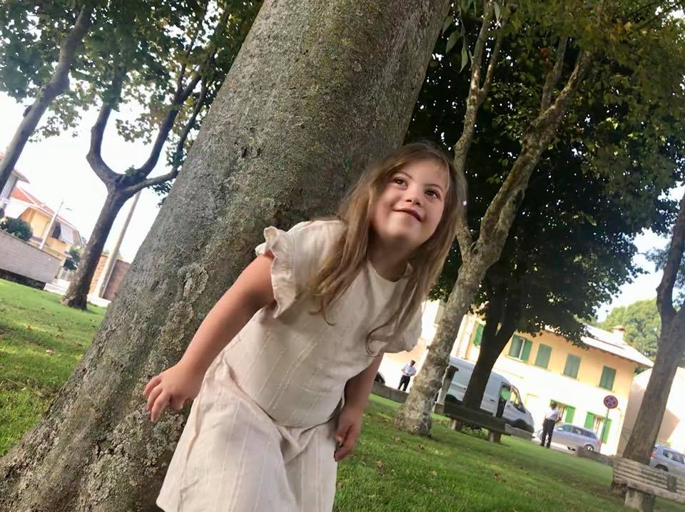 "Il cromosoma in più di mia figlia la rallenta, ma non le impedisce di essere felice"