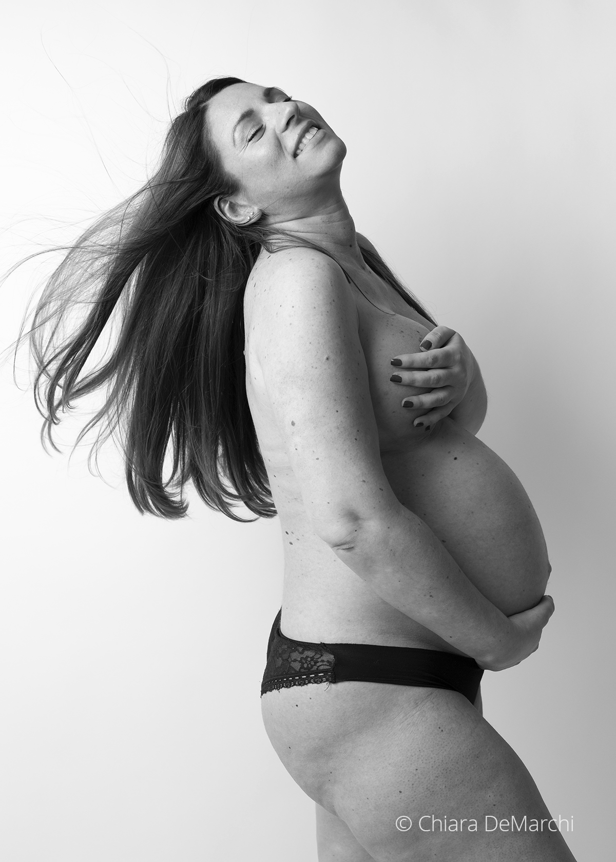 "Urlavano 'stai ferma' e io morivo di dolore", quella violenza ostetrica che non è normale
