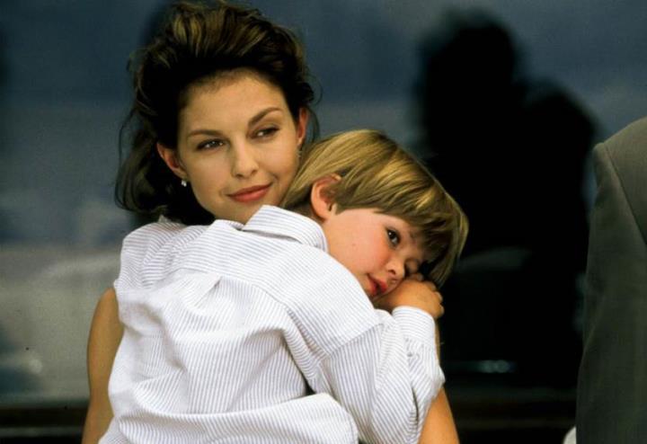 Ashley Judd: "Sono grata di aver potuto abortire dopo lo stupro"