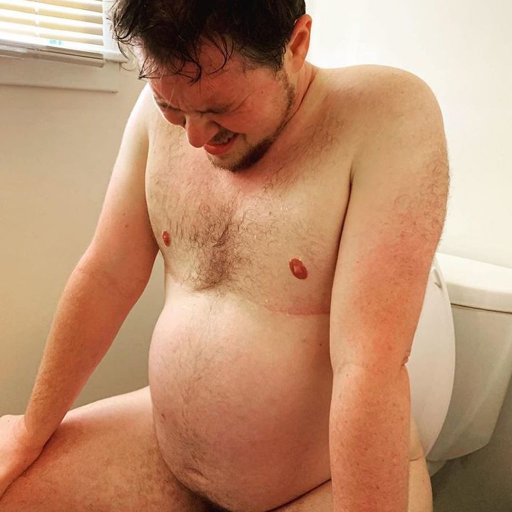 Le potenti foto del parto di Eli, il papà che ha dato alla luce sua figlia