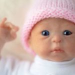 Bambole reborn: a cosa servono le bambole iperrealistiche vietate ai bambini
