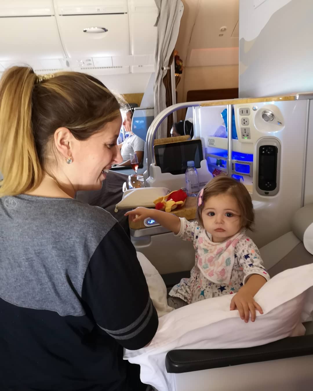 È nata Joy, "un burrito di amore": Clio MakeUp di nuovo mamma (con mascherina)