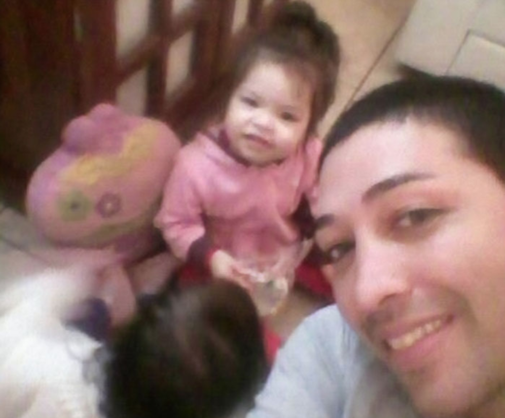 Storia di Olivia, la bambina che nessuno voleva adottata da due papà gay