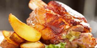 Stinco di Maiale al Forno con Patate