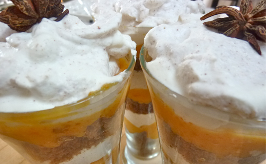 Crema di cachi e yogurt alla cannella Crema di cachi e yogurt alla cannella