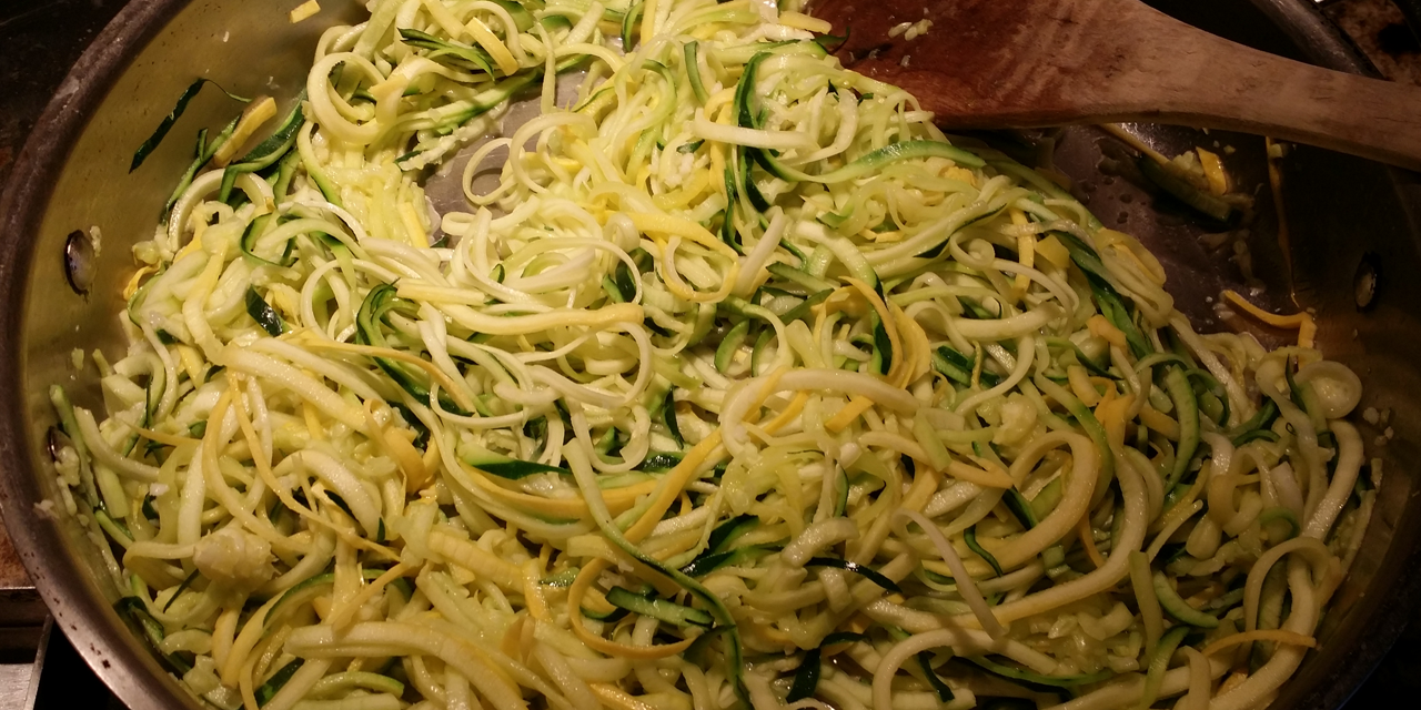 Tagliatelle con patate, zucchine, pecorino e pepe