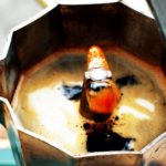 Il caffè non sale più nella moka? Ecco il trucco per risolvere il problema