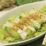Insalata con avocado e noci