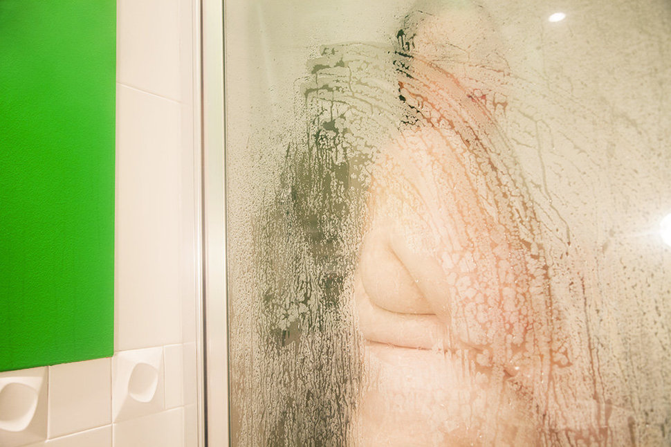 Il complesso percorso per imparare ad amarsi spogliandosi, nonostante l'obesità