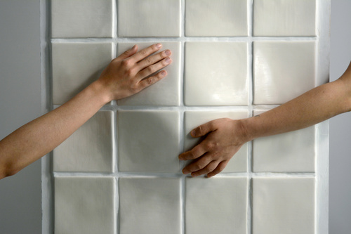 Pareti del bagno da abbracciare contro i dolori mestruali