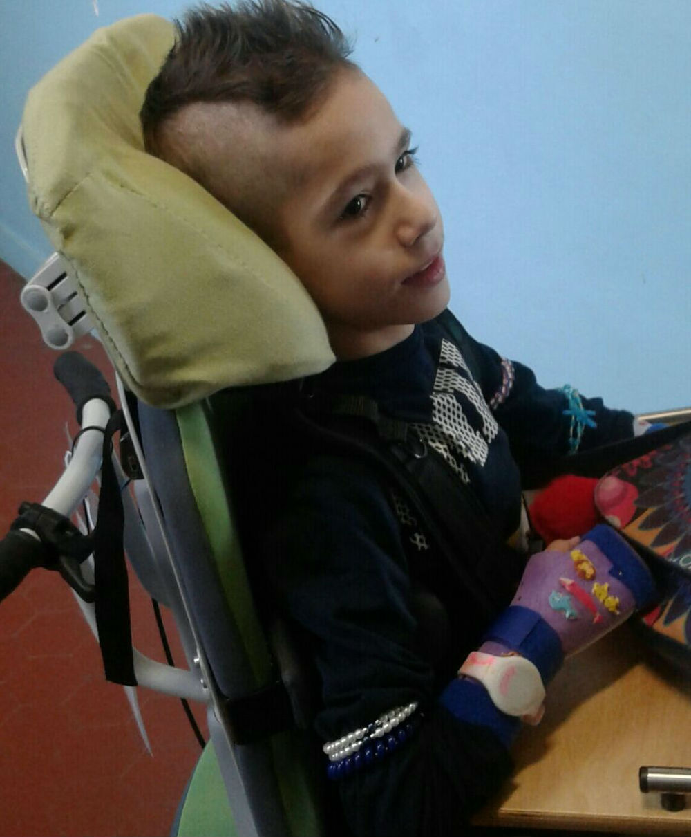 Christian, il piccolo, grande uomo che combatte la sua disabilità con il sorriso
