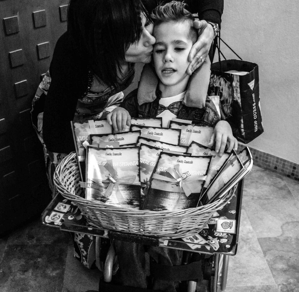 Christian, il piccolo, grande uomo che combatte la sua disabilità con il sorriso