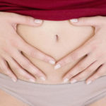 Dolore al basso ventre: cause e rimedi