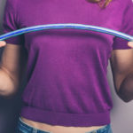 Gli esercizi per rimettersi in forma usando l'hula hoop
