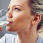 L’acqua frizzante fa male? 2 verità (e 3 miti)