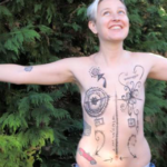 La bellezza e l'arte di Marianne cui interessa la vita, non avere seni nuovi