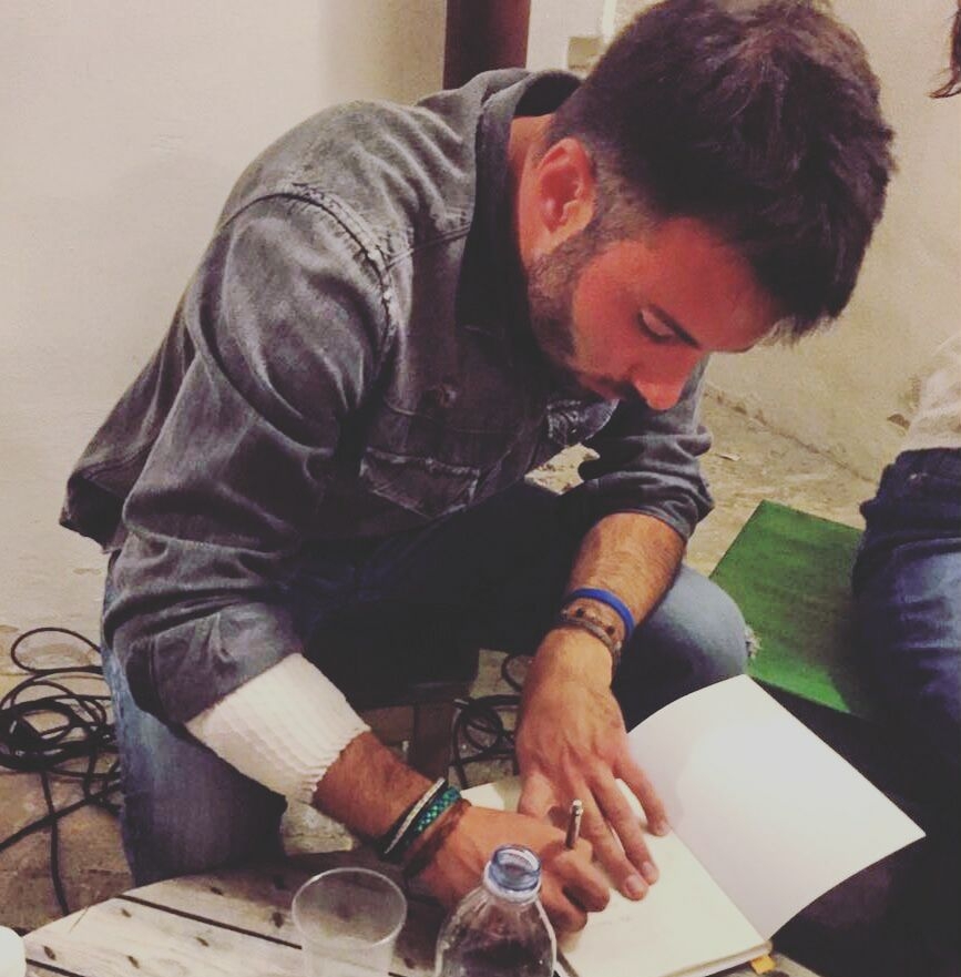 "Come affronto a testa alta la sclerosi multipla", la coraggiosa normalità di Davide