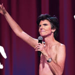 Quando Tig Notaro mise in mostra le cicatrici della mastectomia per farle "sparire"
