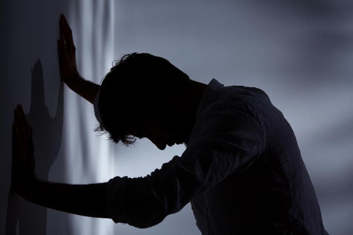 Perché ansia e attacchi di panico peggiorano e aumentano in primavera