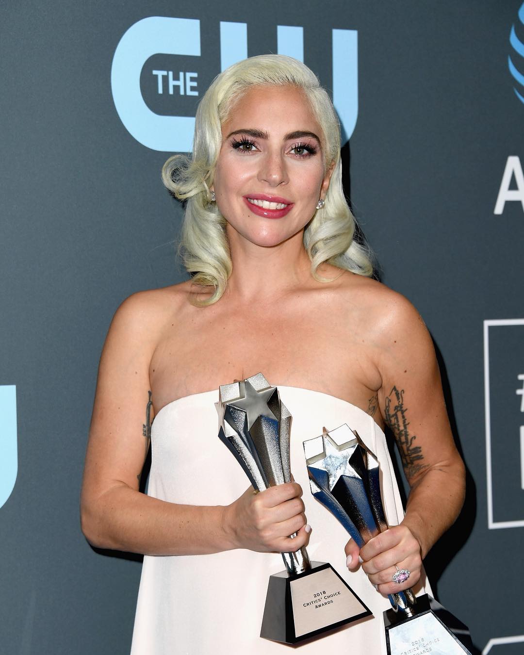 I ripetuti stupri subiti da Lady Gaga: se il dolore di un vip può aiutare gli altri