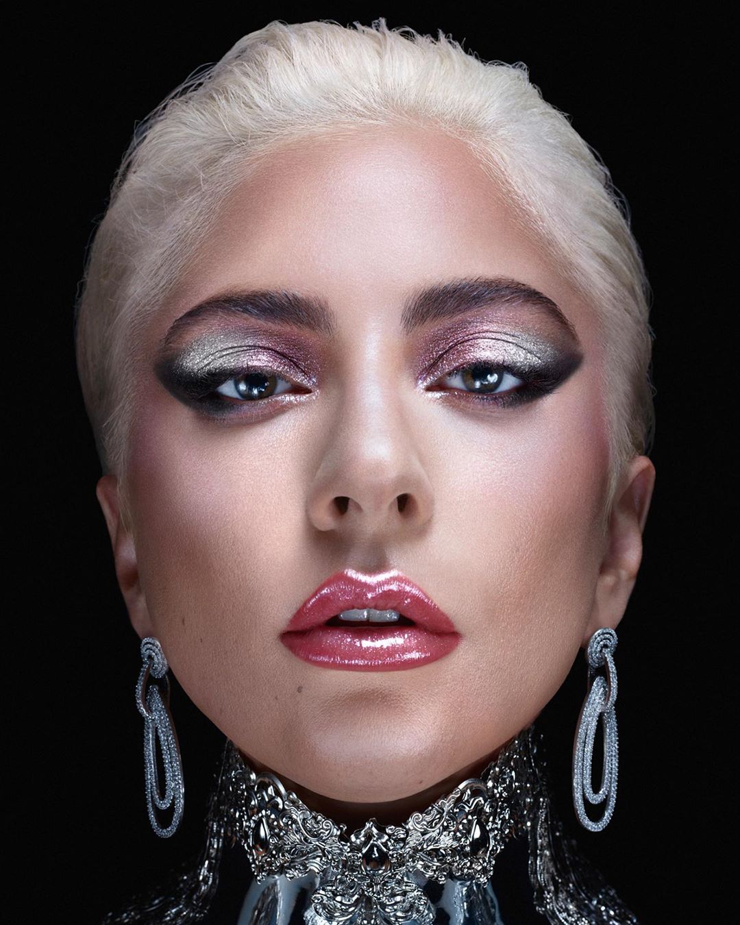 I ripetuti stupri subiti da Lady Gaga: se il dolore di un vip può aiutare gli altri