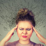 Overthinking: i rischi di chi ha troppi pensieri e 7 modi per non pensare troppo
