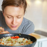 Mindful eating: 7 cose da fare per "meditare" con il cibo e stare meglio