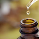 Olio di canfora, toccasana contro il mal di schiena e non solo