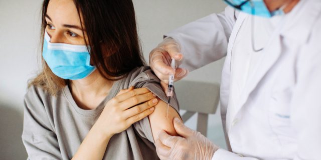Esiste una correlazione tra i vaccini anti Covid e le mestruazioni? Esiste una correlazione tra i vaccini anti Covid e le mestruazioni?