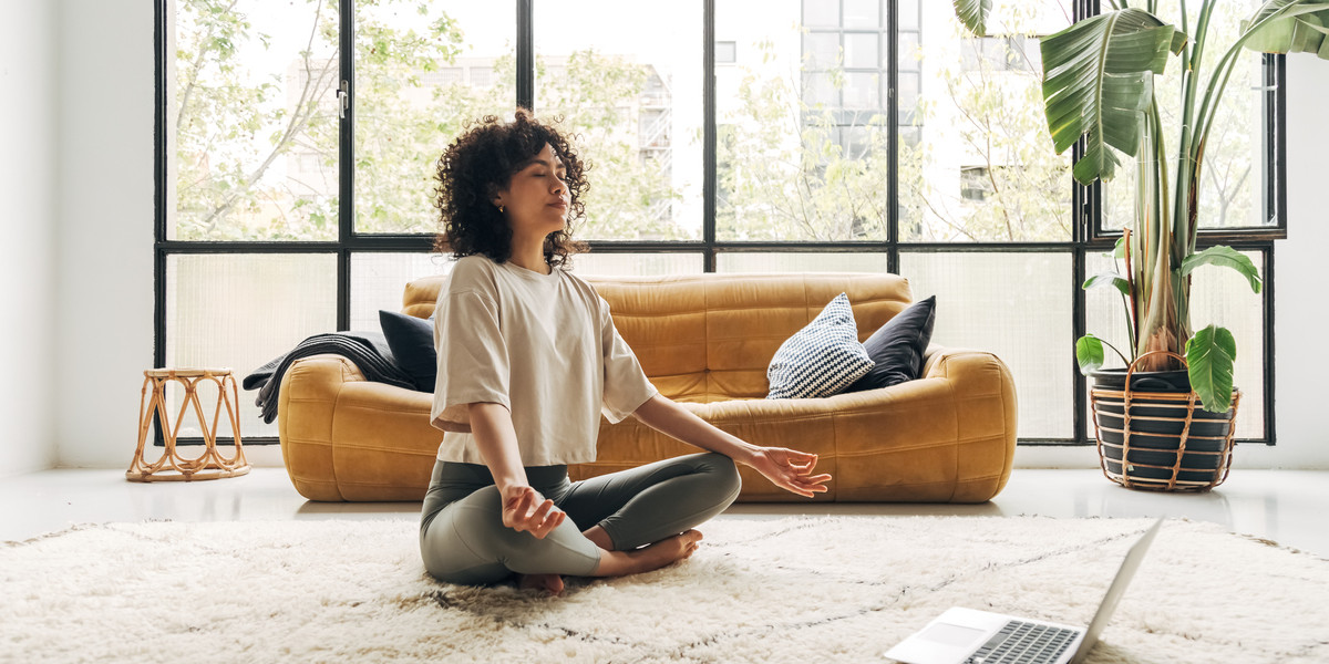 Meditazione tantrica: cos'è, i benefici e come si pratica | RDD