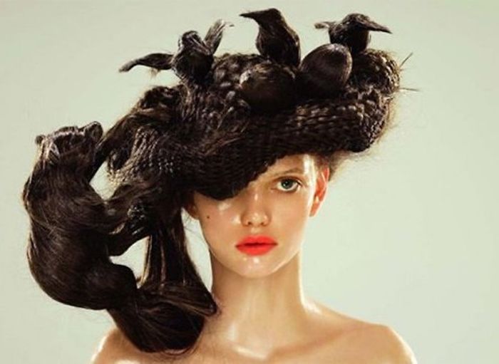 Queste Persone Dovrebbero Cambiare Parrucchiere: I Capelli Più Bizzarri!