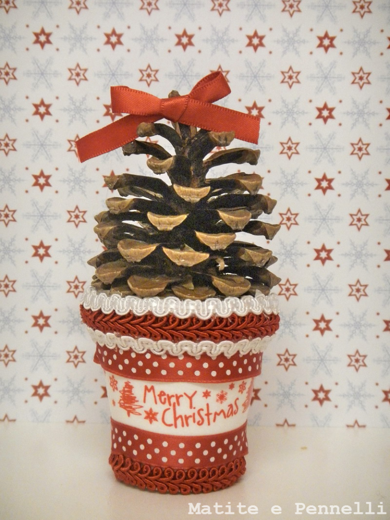 Natale: come addobbare casa con le pigne