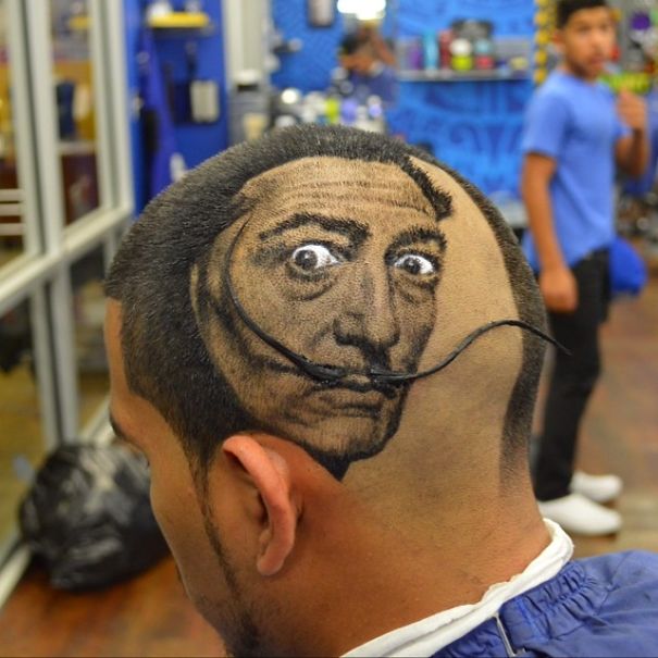 Queste Persone Dovrebbero Cambiare Parrucchiere: I Capelli Più Bizzarri!