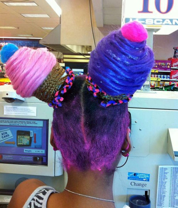 Queste Persone Dovrebbero Cambiare Parrucchiere: I Capelli Più Bizzarri!