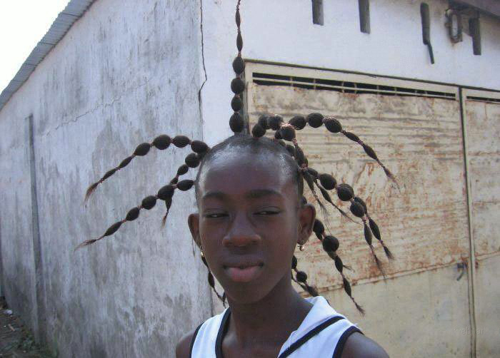 Queste Persone Dovrebbero Cambiare Parrucchiere: I Capelli Più Bizzarri!