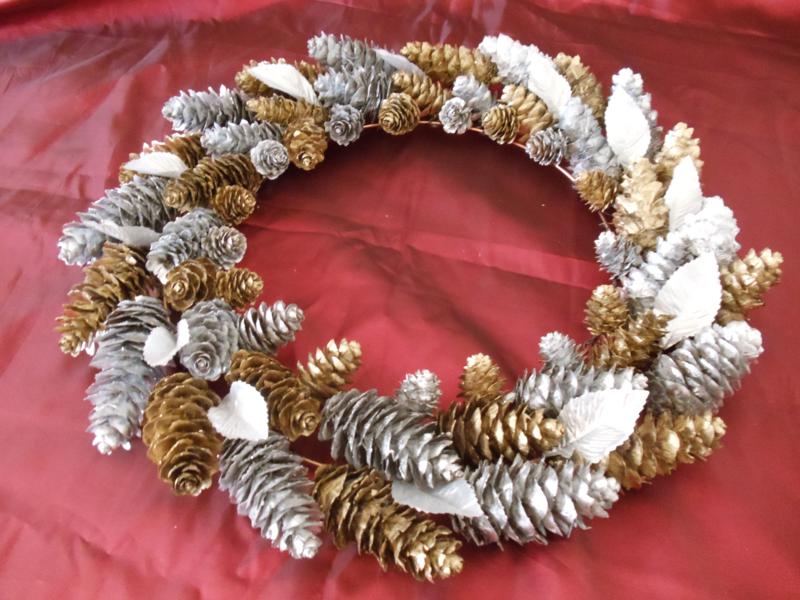 Natale: come addobbare casa con le pigne