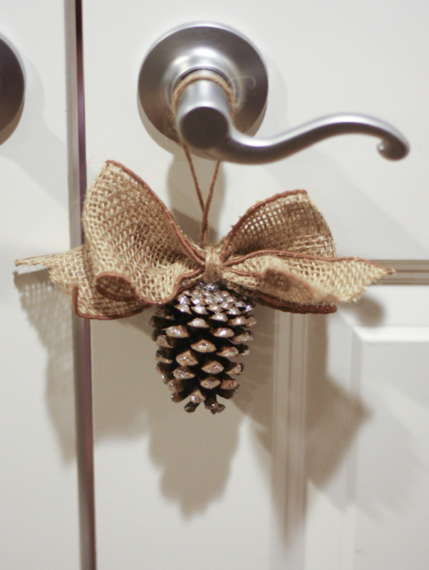 Natale: come addobbare casa con le pigne
