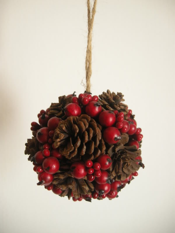 Natale: come addobbare casa con le pigne