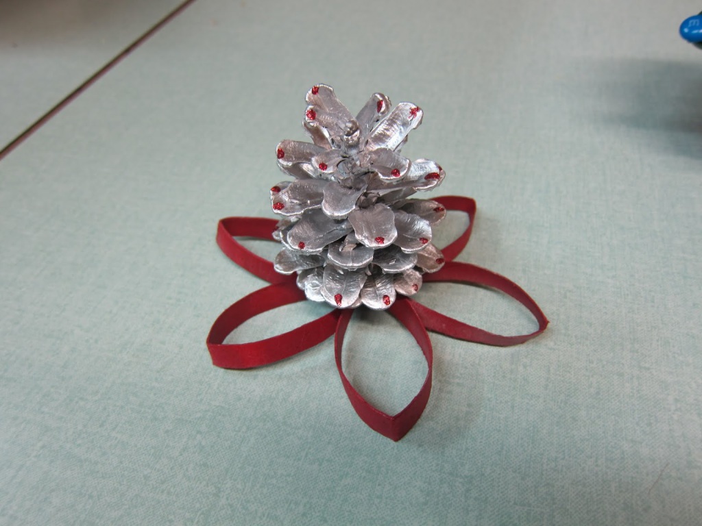 Natale: come addobbare casa con le pigne