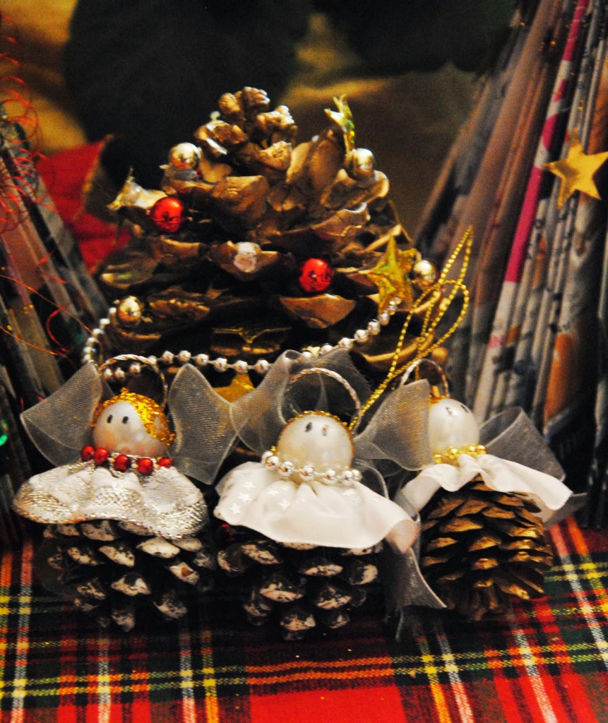 Natale: come addobbare casa con le pigne