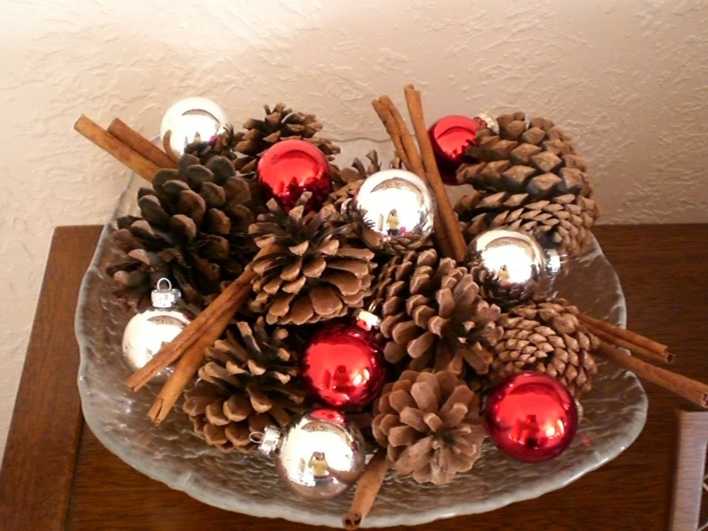 Natale: come addobbare casa con le pigne
